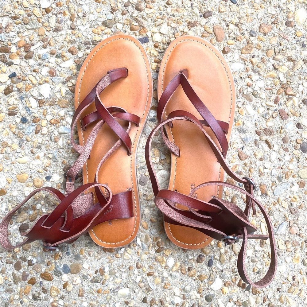 NWOT AEO Gladiator Strappy Brown Sandals Size 6